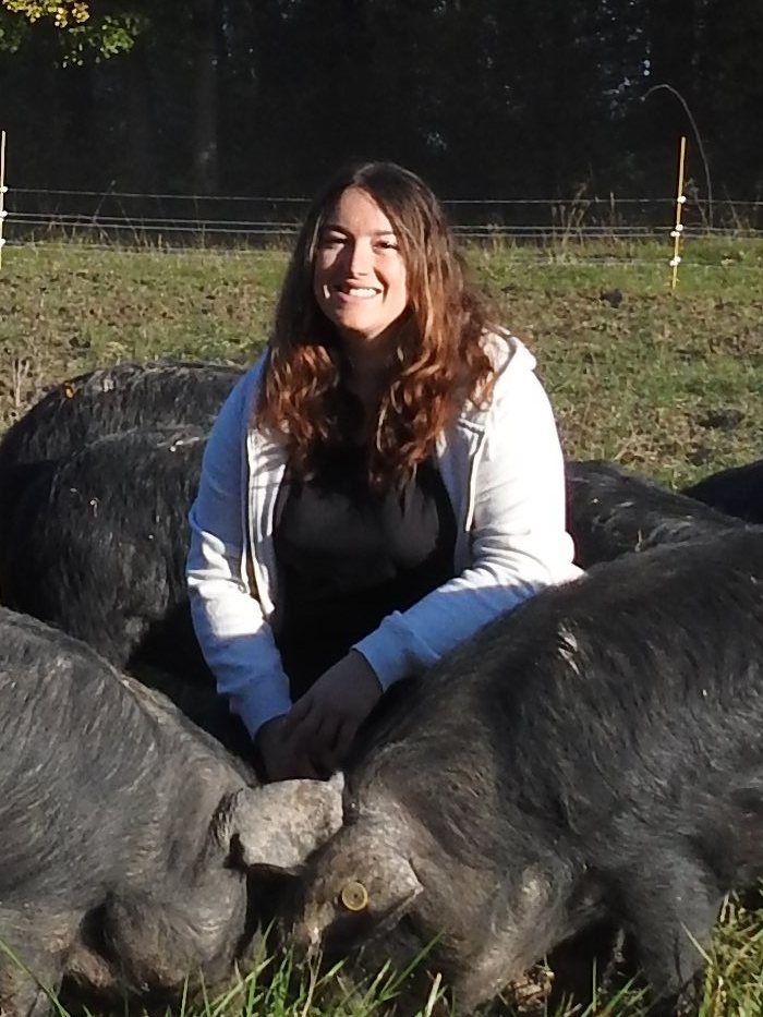 Sarah avec les Porcs Noirs